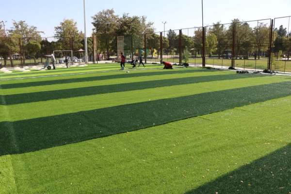 -احداث-چمن-مصنوعی-شریف‌آباد-در-مرحله-پایانی-است