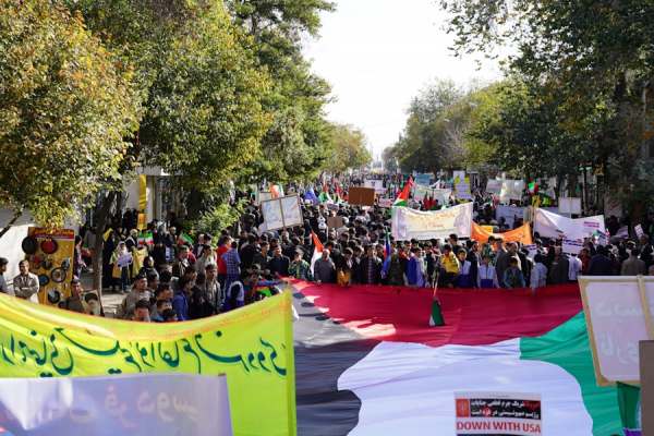 راهپیمایی-۱۳-آبان-با-حضور-پرشور-اقشار-مردم-در-زنجان-برگزار-شد-