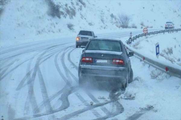 تردد-در-گردنه‌های-زنجان-با-زنجیر‌چرخ-امکان‌پذیر-است