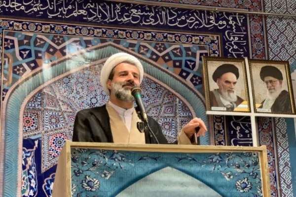 وحدت-کشور-را-از-آسیب-دشمنان-دور-می‌کند-