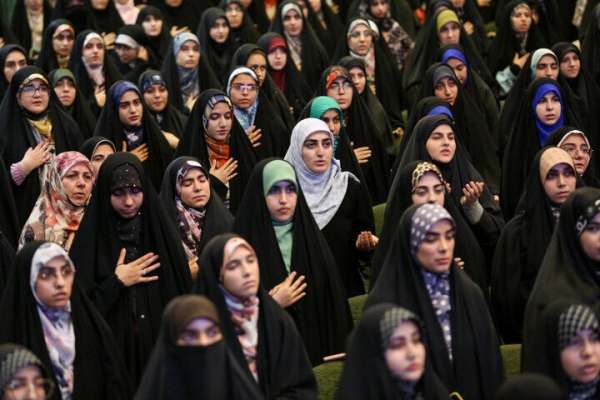 انقلاب-اسلامی-هویت-مستقل-زن-را-احیاء-کرد