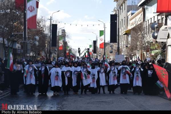 بانوان-زنجانی-در-عزای-امام-شهید-کفن‌پوش-شدند