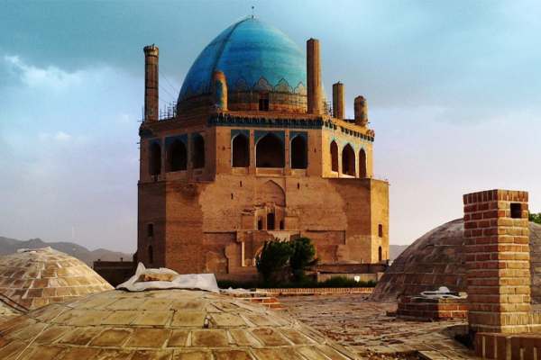 انجام-مرمت-ارگ-سنگی-و-تاریخی-سلطانیه