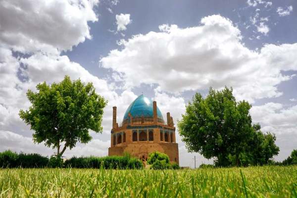 بازار-هتل-و-اقامتگاه-در-زنجان-در-۶-ماه-اول-سال-۱۴۰۴