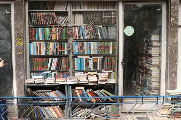 غبار-فراموشی-بر-روی-قفسه‌های-کتاب‌فروشی‌های-زنجان