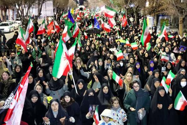 زنان-شبکه‌های-خودجوش-و-سدی-نفوذناپذیرند-