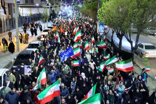 خیابان‌های-ابهر-هم‌چنان-در-تسخیر-عاشقان-وطن