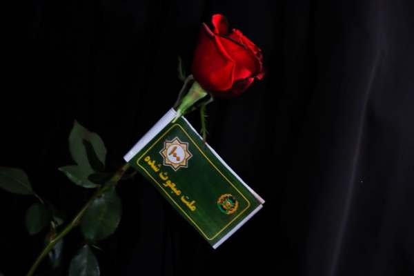 ۱۰۰-شاخه-گل-برای-۱۰۰-شب-وفاداری