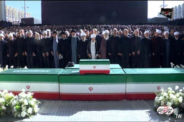 اقامه-نماز-بر-پیکر-رهبر-شهید-و-خانواده-ایشان